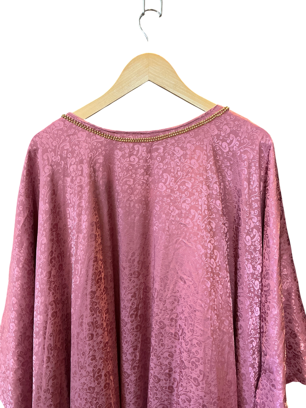 Modify Thrift mauve pink jacquard kaftan with a tonal damask pattern and gold beaded neckline detail.