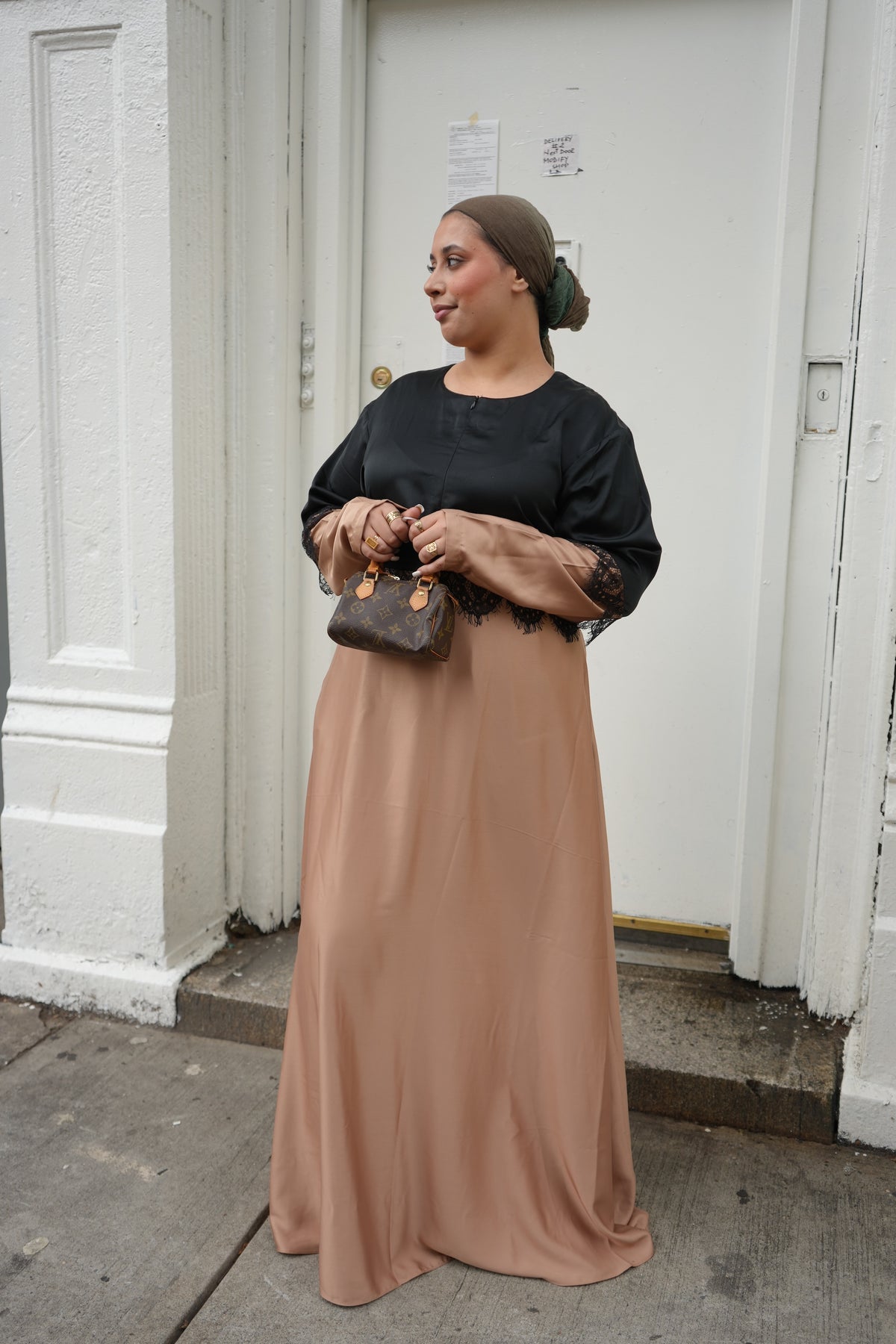 Black & Tan Two-Tone Lace Trim Satin Abaya